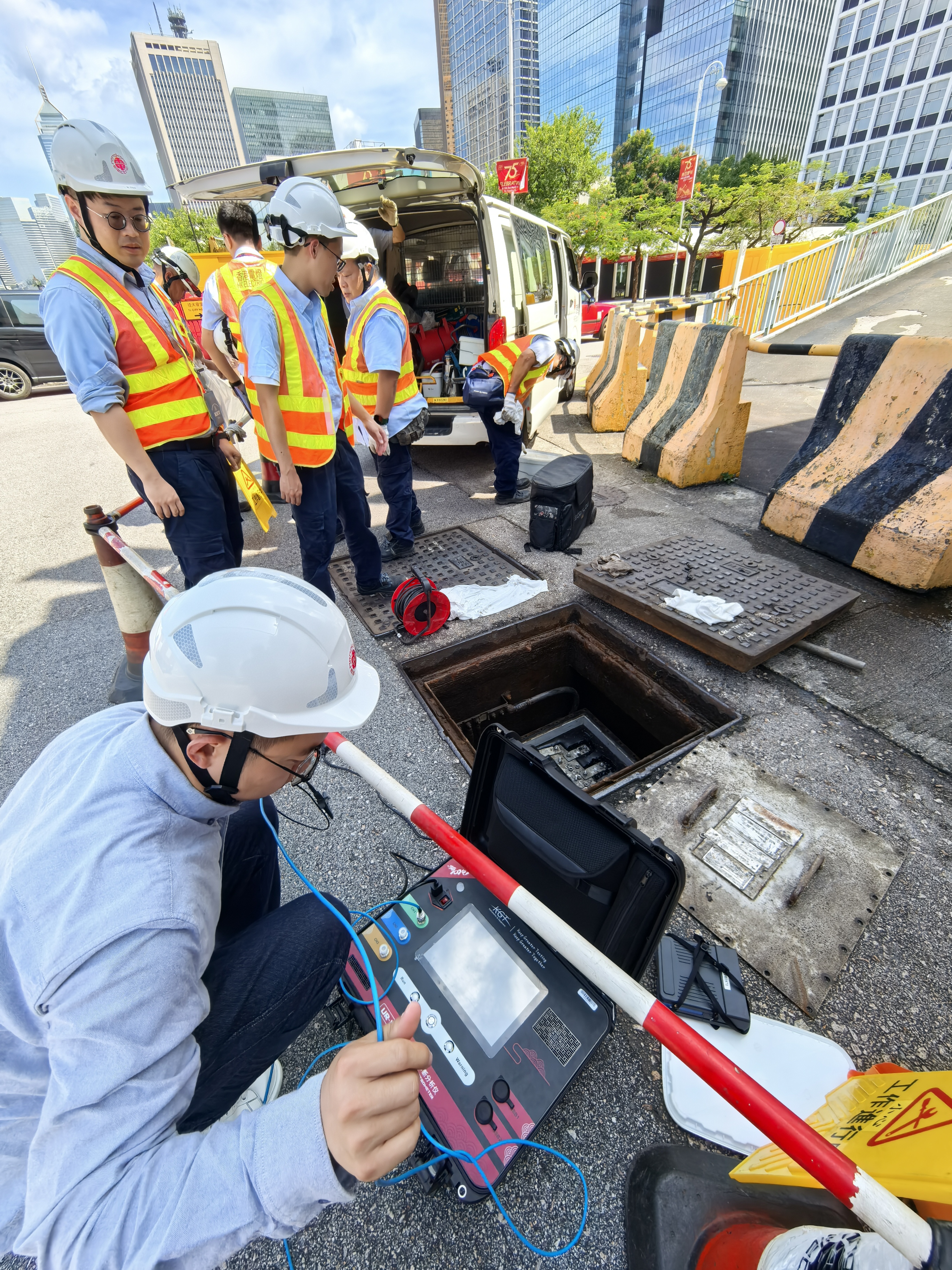 UR-15<a href='http://m.yspmgs.com/Ppzq/ersted.html'>電纜故障定位儀</a>檢測現(xiàn)場