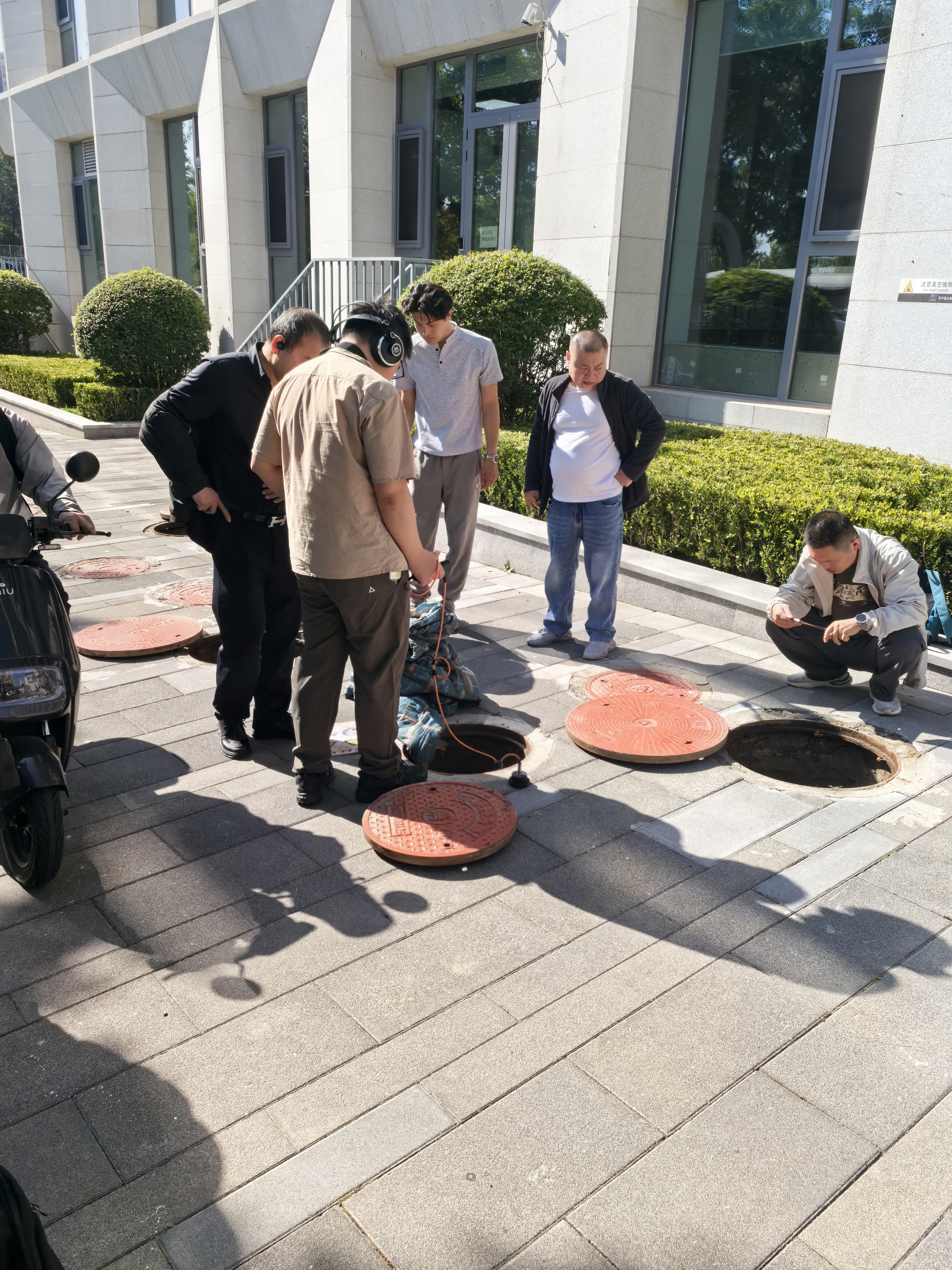 智能聽(tīng)漏儀供水管網(wǎng)聽(tīng)漏現(xiàn)場(chǎng)